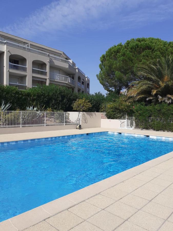 T2 Bord De Avec Jardin Et Piscine *