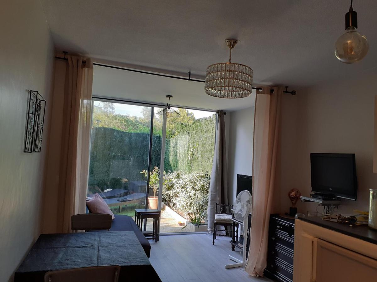 T2 Bord De Avec Jardin Et Piscine Saint Aygulf