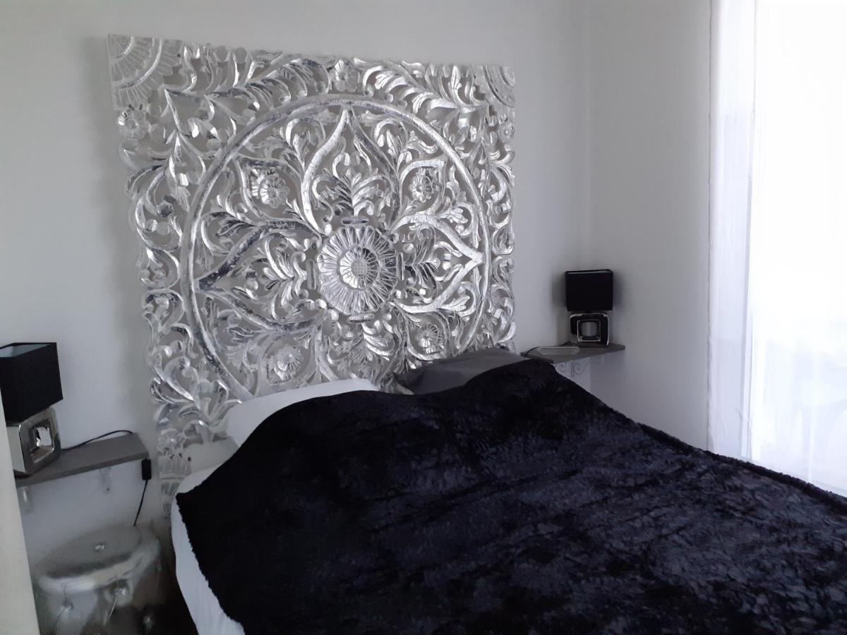 Apartment T2 Bord De Avec Jardin Et Piscine Saint Aygulf